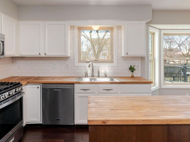 299 Sherwood Meadows Drive , Columbus, OH 43230 Photo 10