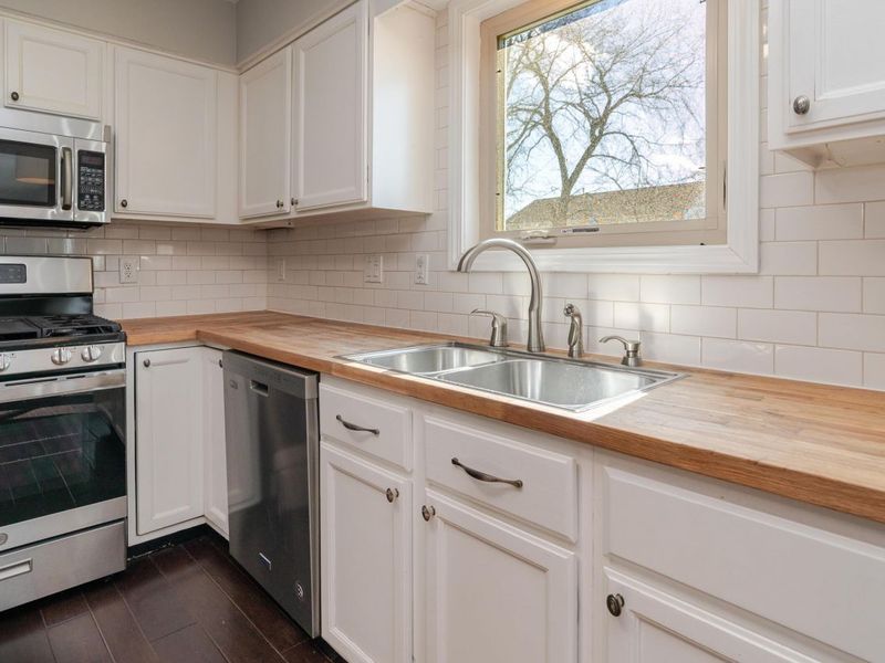 299 Sherwood Meadows Drive , Columbus, OH 43230 Photo 11