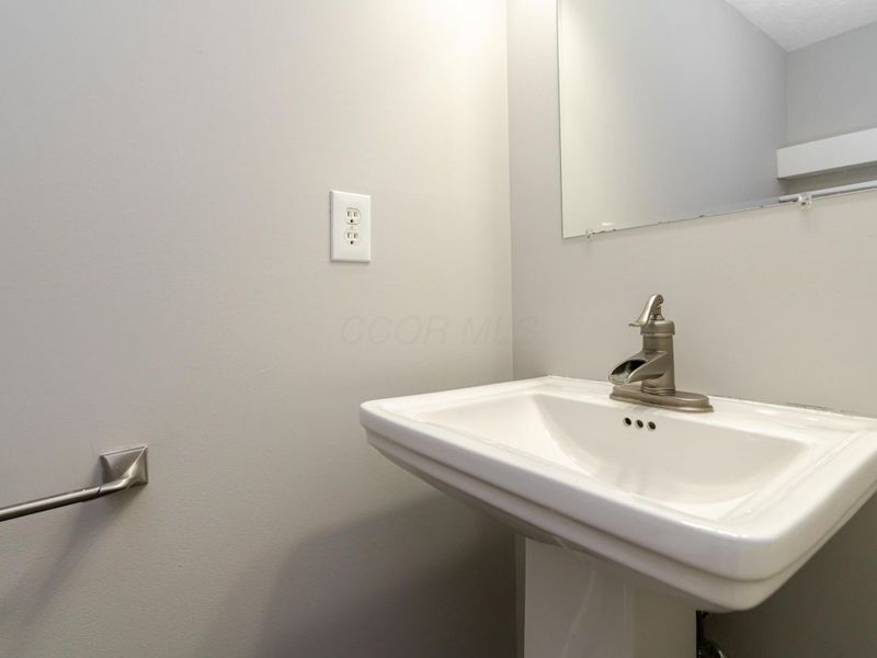 299 Sherwood Meadows Drive , Columbus, OH 43230 Photo 17