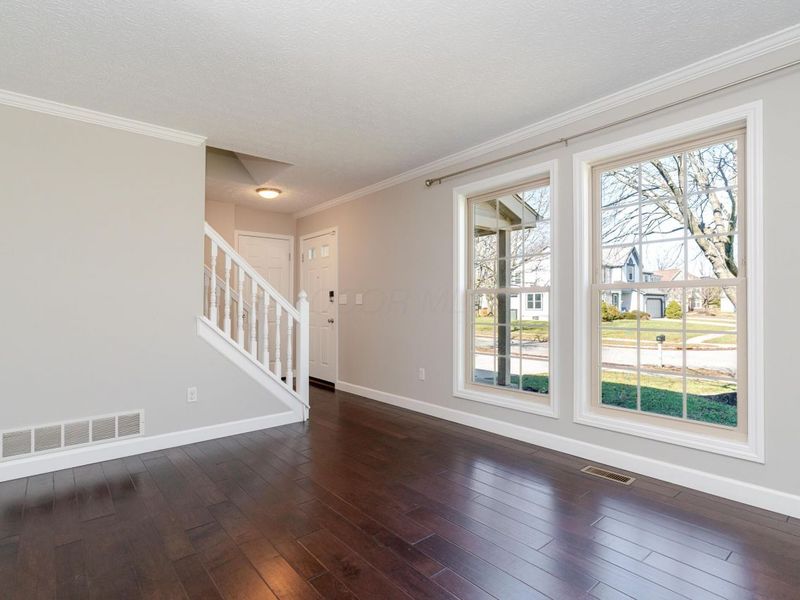 299 Sherwood Meadows Drive , Columbus, OH 43230 Photo 2