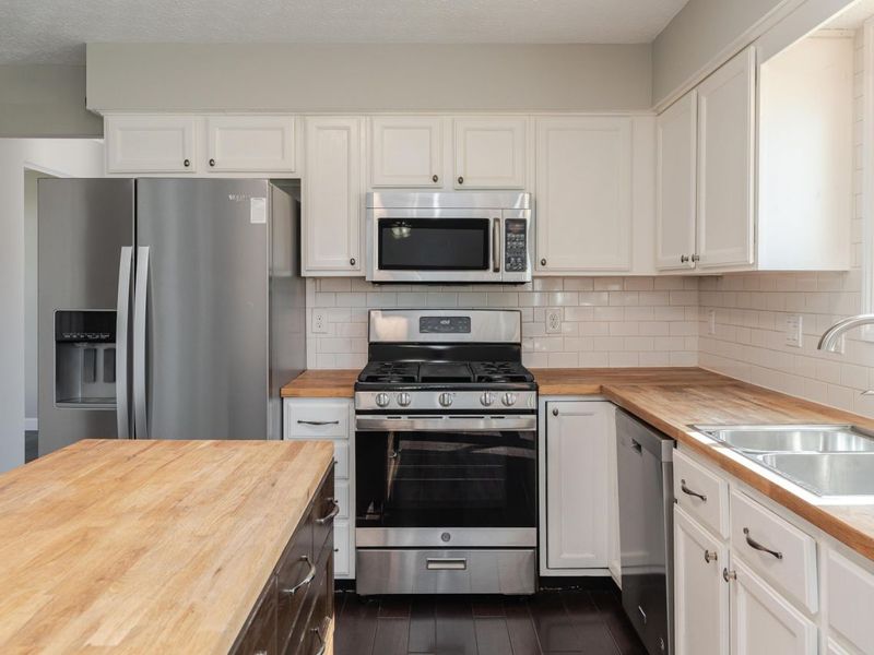 299 Sherwood Meadows Drive , Columbus, OH 43230 Photo 8