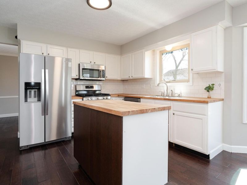 299 Sherwood Meadows Drive , Columbus, OH 43230 Photo 9