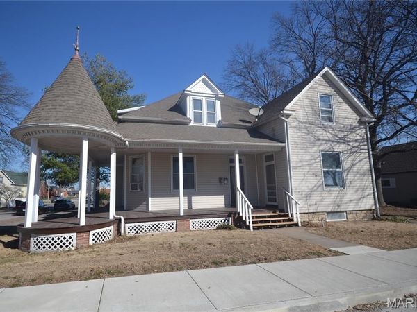 23 W Laurel Street , Millstadt, IL 62260