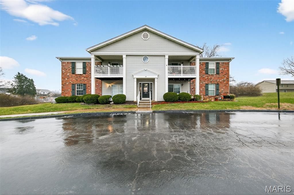 19 Berview Circle, Unit H, Saint Louis, MO 63129 Main Photo
