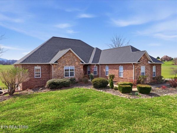 522 Waterstone Circle, Greeneville, TN 37745