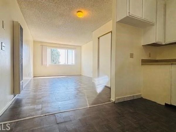 2239 Parkside Avenue, Unit 202, Los Angeles, CA 90031