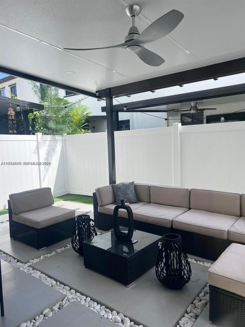 11001 W 33rd Way, Hialeah, FL 33018 Photo