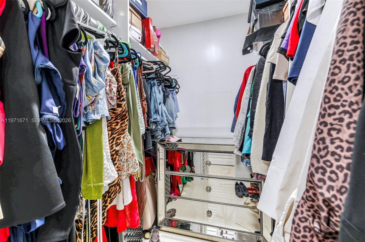 601 Ives Dairy Rd, Unit 00, Miami, FL 33179 Photo