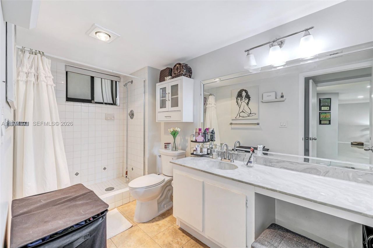 601 Ives Dairy Rd, Unit 00, Miami, FL 33179 Photo