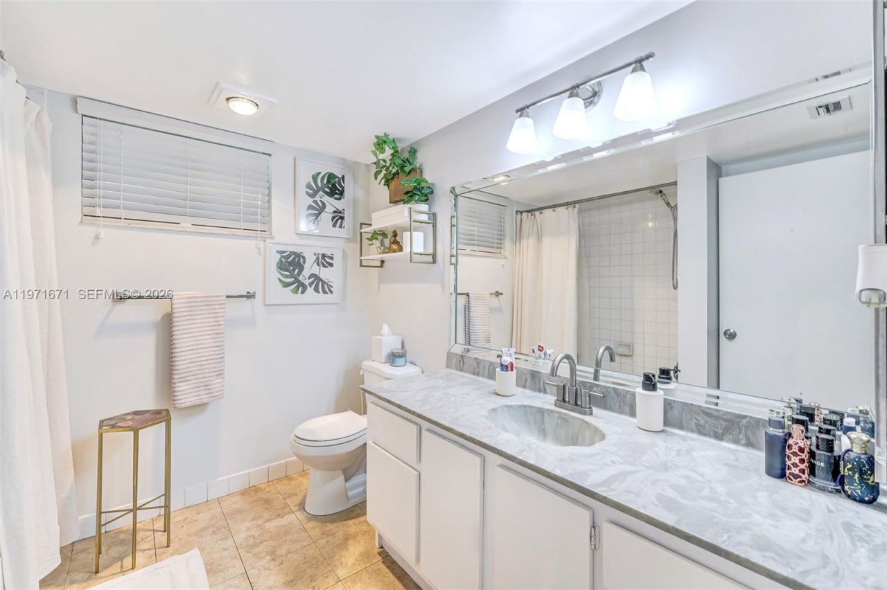 601 Ives Dairy Rd, Unit 00, Miami, FL 33179 Photo