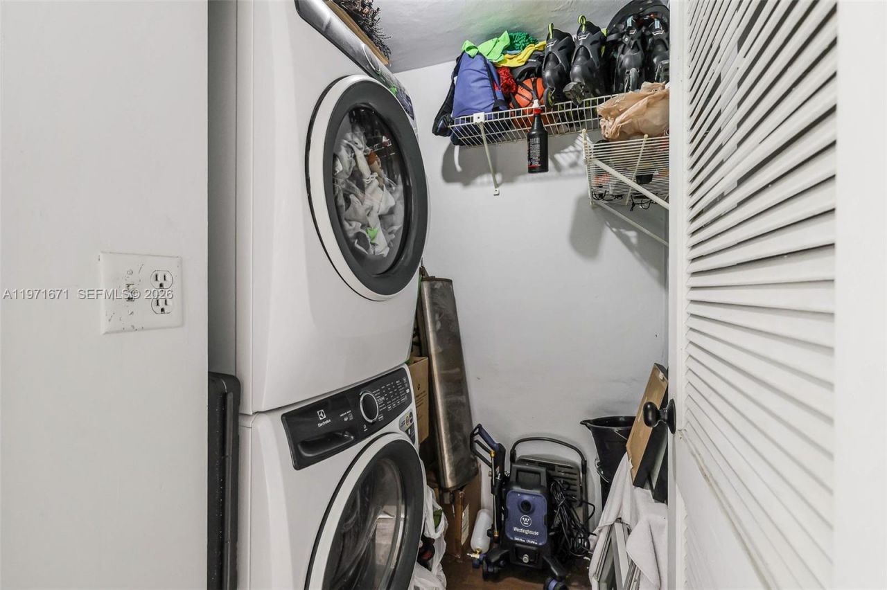 601 Ives Dairy Rd, Unit 00, Miami, FL 33179 Photo