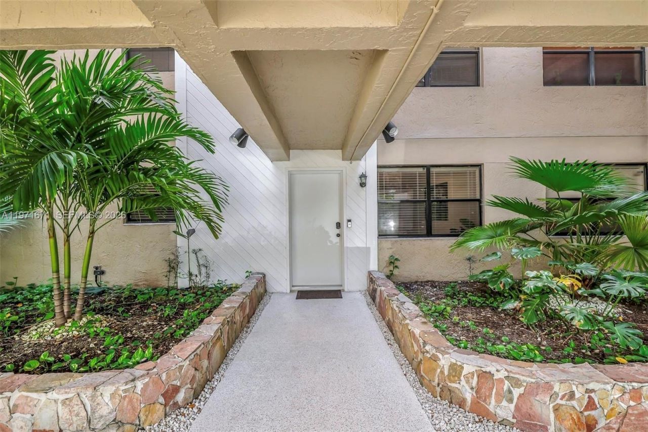 601 Ives Dairy Rd, Unit 00, Miami, FL 33179 Photo