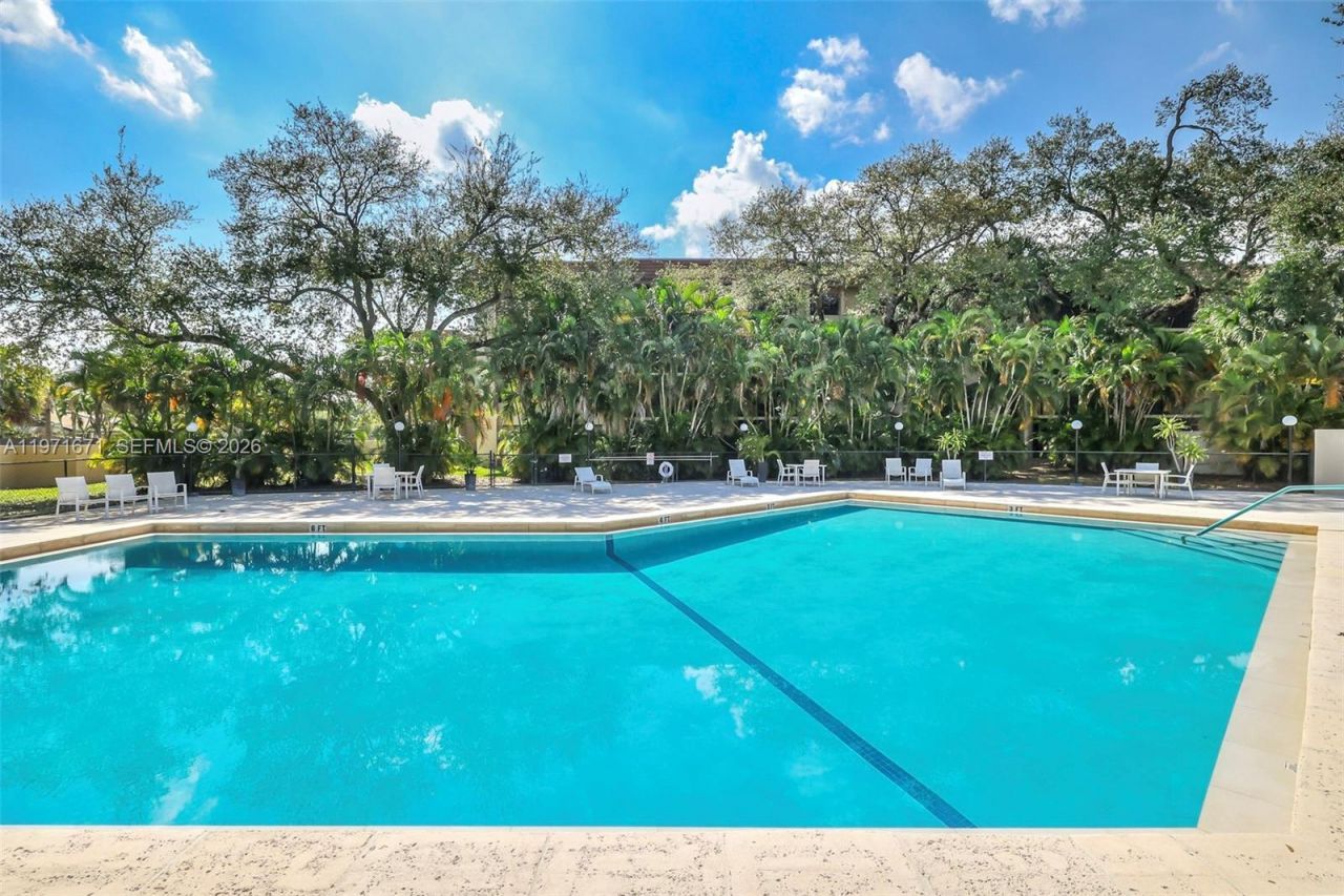 601 Ives Dairy Rd, Unit 00, Miami, FL 33179 Photo