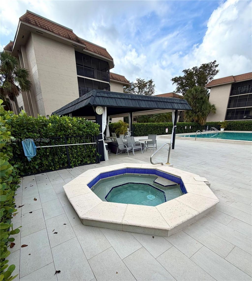 601 Ives Dairy Rd, Unit 00, Miami, FL 33179 Photo