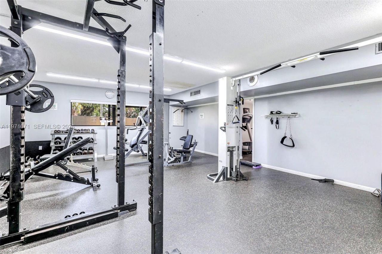 601 Ives Dairy Rd, Unit 00, Miami, FL 33179 Photo