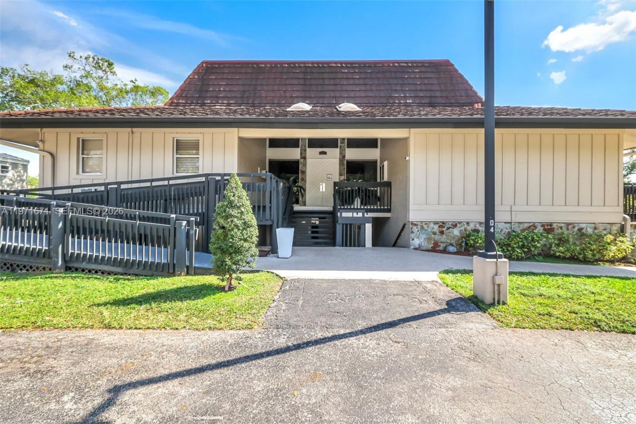 601 Ives Dairy Rd, Unit 00, Miami, FL 33179 Photo