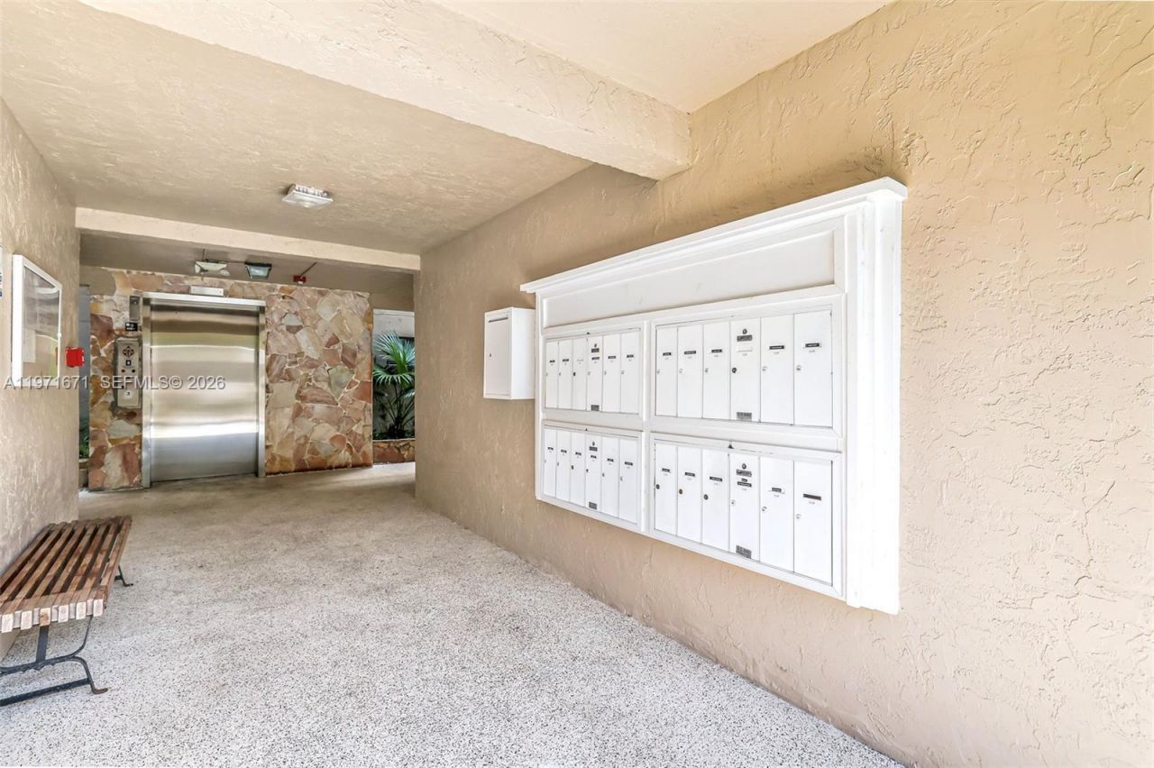 601 Ives Dairy Rd, Unit 00, Miami, FL 33179 Photo