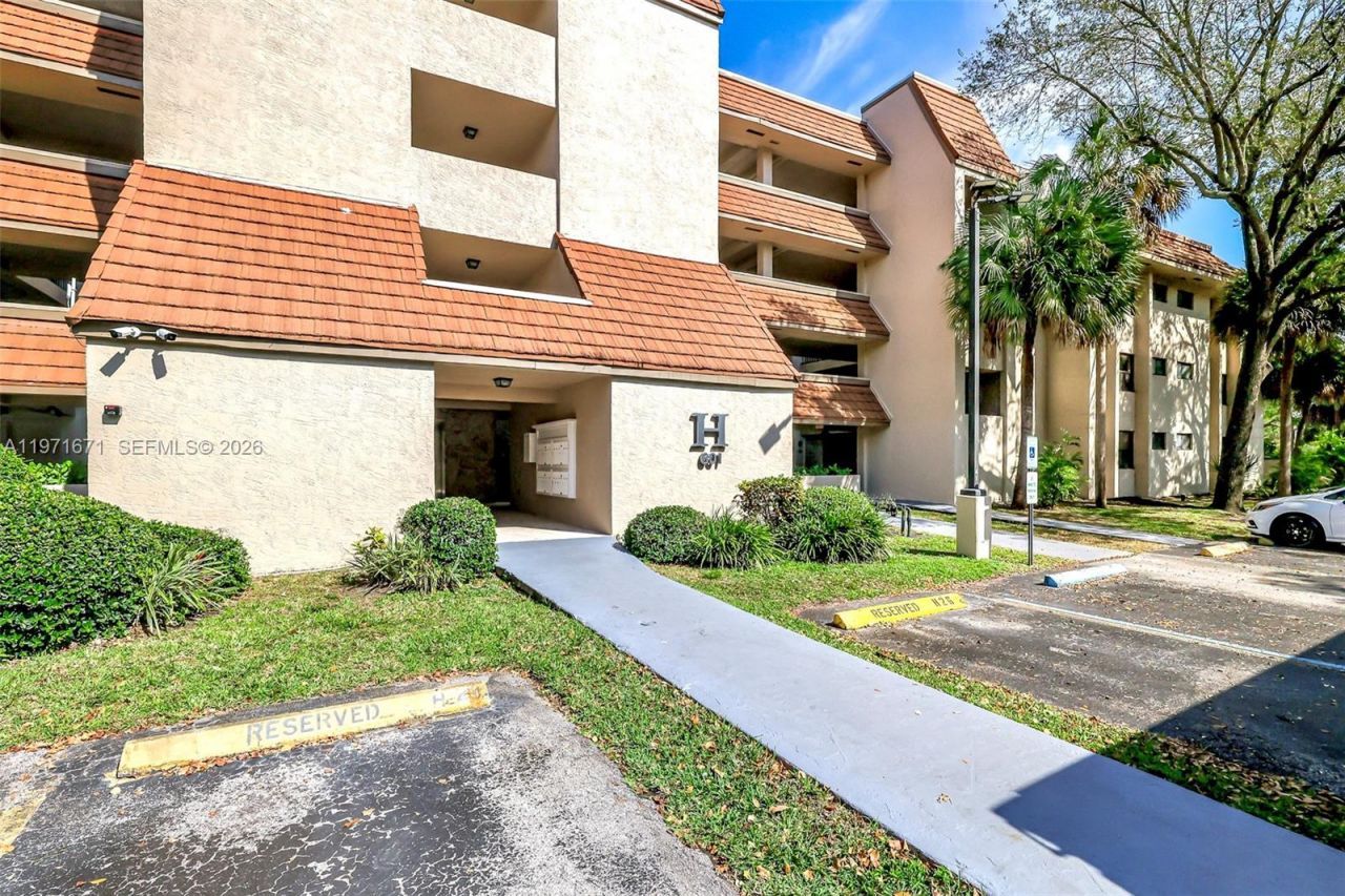 601 Ives Dairy Rd, Unit 00, Miami, FL 33179 Photo