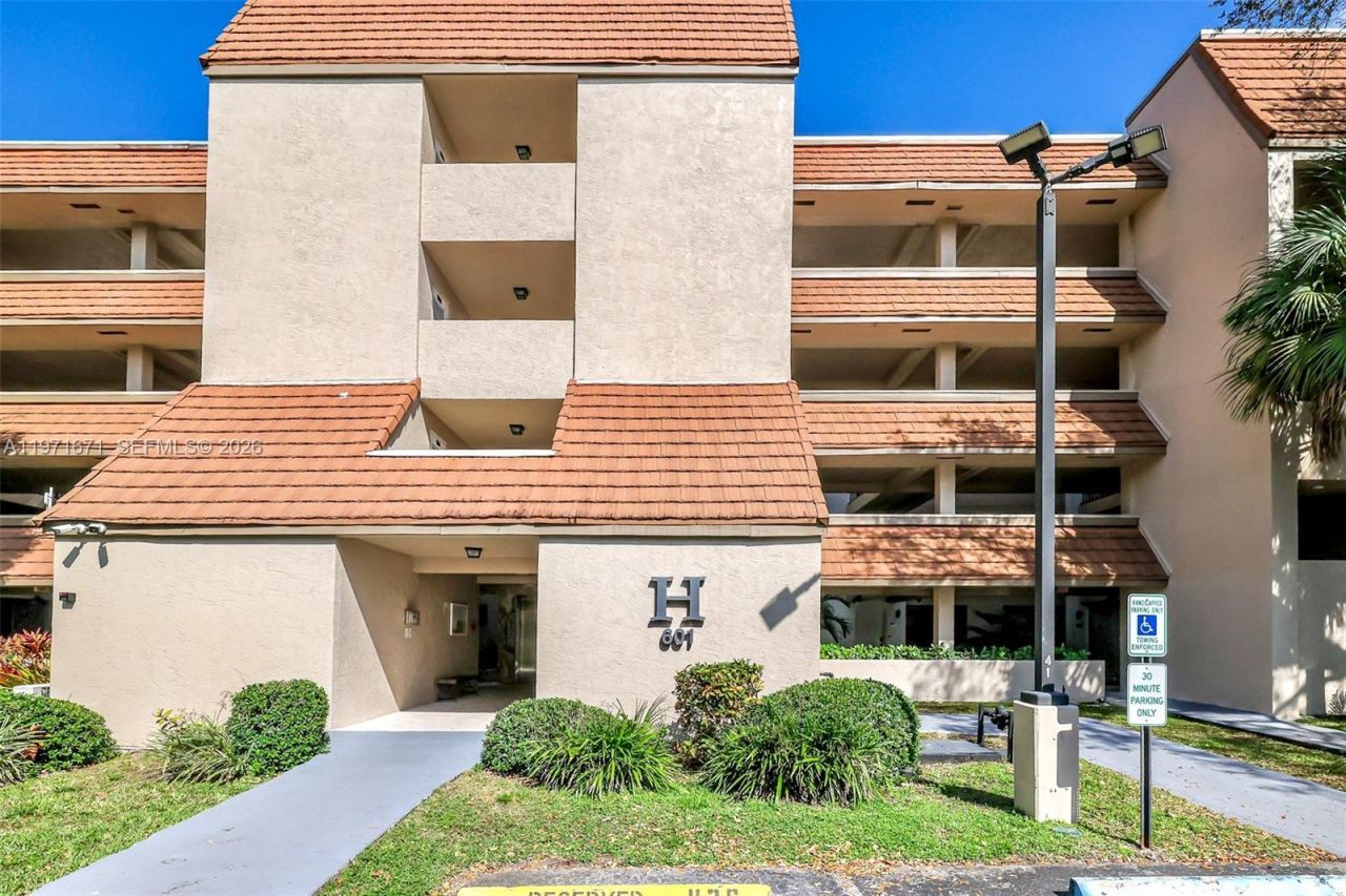 601 Ives Dairy Rd, Unit 00, Miami, FL 33179 Photo