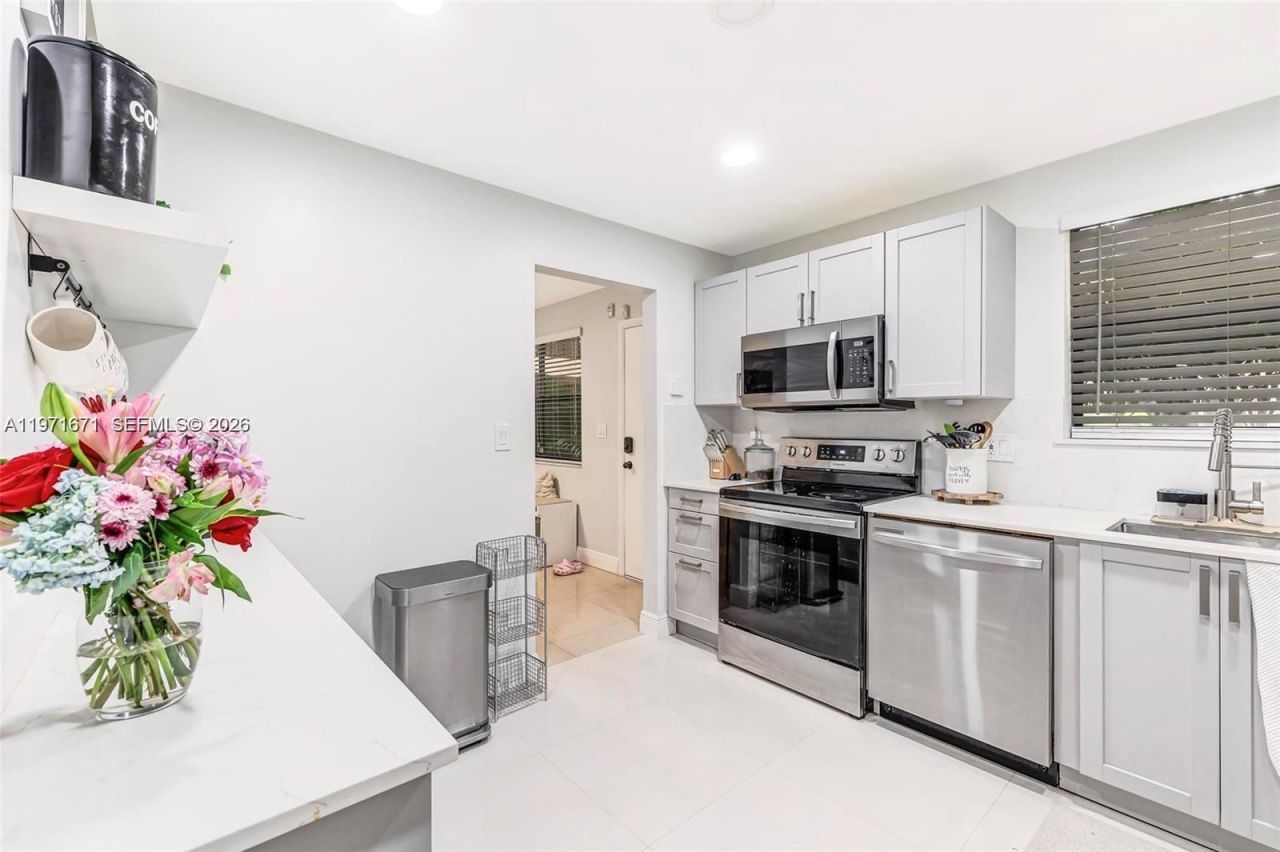 601 Ives Dairy Rd, Unit 00, Miami, FL 33179 Photo