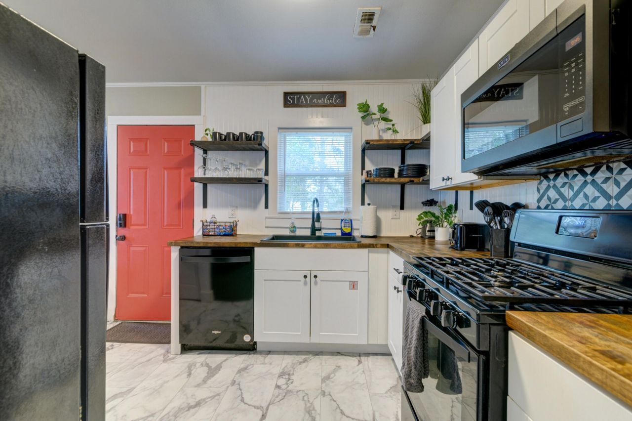 5428 Marie Street Photo 10