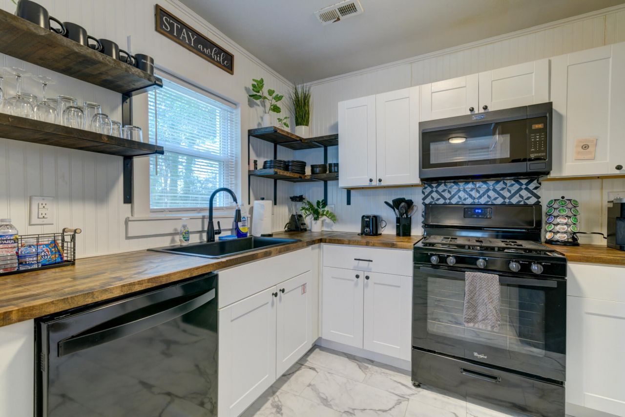 5428 Marie Street Photo 9