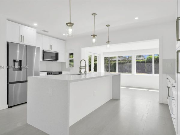 7030 SW 58th St, Miami, FL 33143