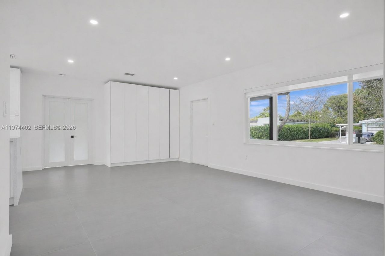 7030 SW 58th St, Miami, FL 33143 Photo