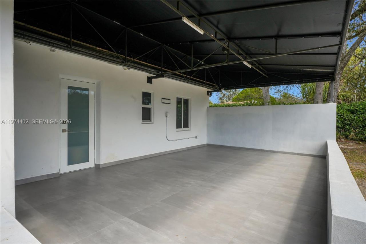 7030 SW 58th St, Miami, FL 33143 Photo