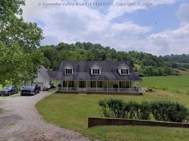 621 Seamans Fork Road, Reedy, WV 25270