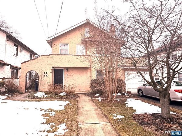 32 Martin Terrace, HACKENSACK, NJ 07601