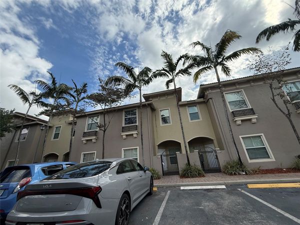 2851 W Prospect Rd, Unit 207, Tamarac, FL 33309