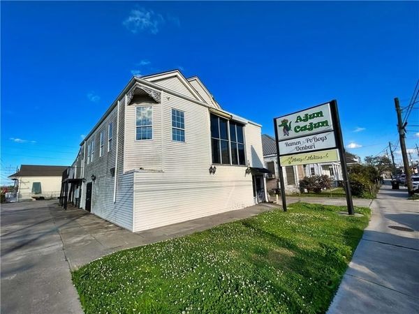 8433 OAK Street , New Orleans, LA 70118