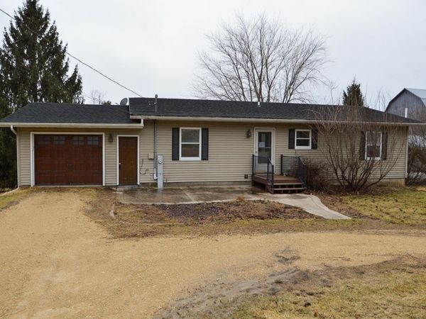 11709 County Rd VV, Cassville, WI 53806