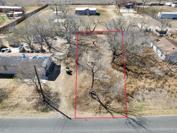 18829 Lagloria Rd, Elmendorf, TX 78112