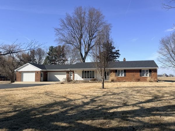 102 W Oak Lane , Lamoille, IL 61330