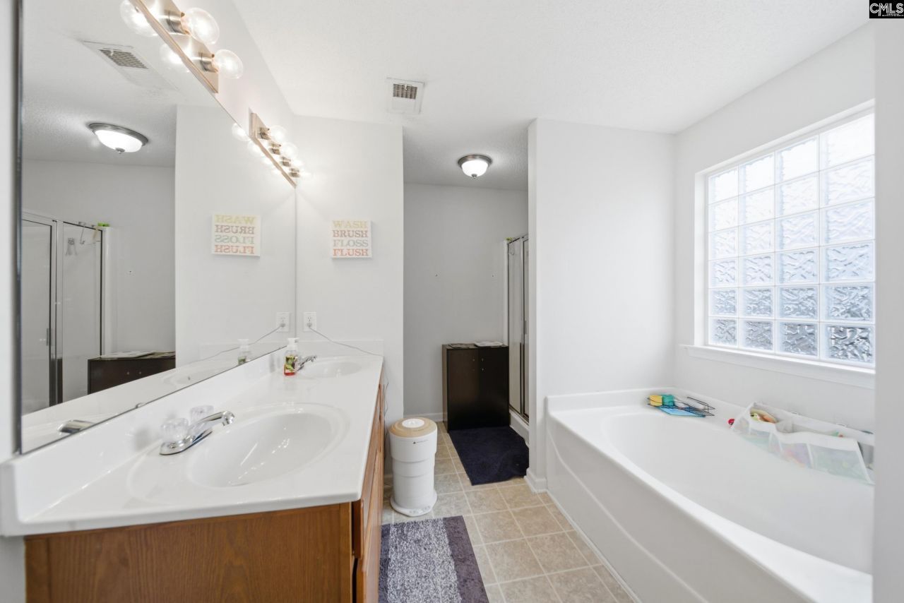 106 Drooping Leaf Drive  Photo 23