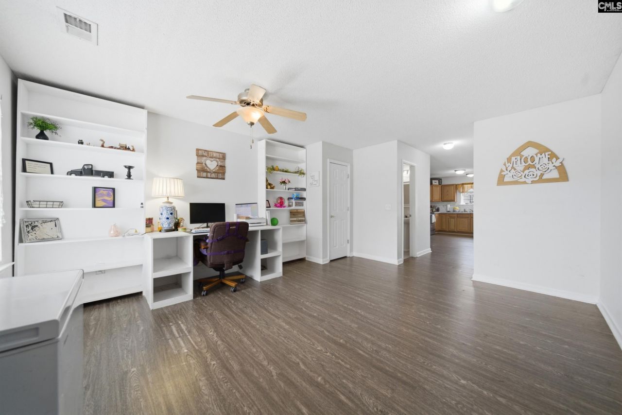 106 Drooping Leaf Drive  Photo 5