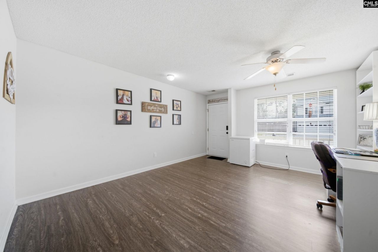 106 Drooping Leaf Drive  Photo 6