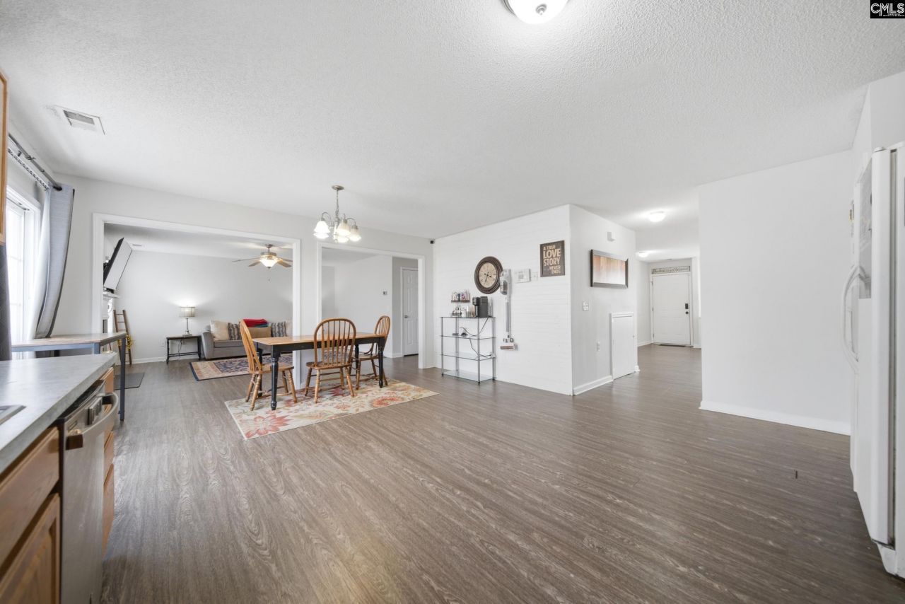 106 Drooping Leaf Drive  Photo 9