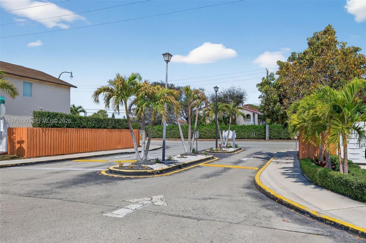 13758 SW 160th Ter, Miami, FL 33177 Photo