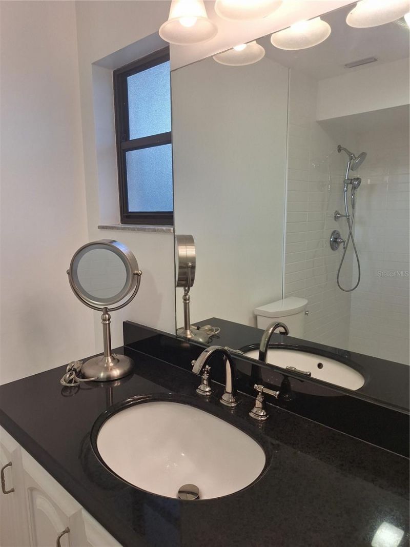 6912 W Country Club Drive N, Sarasota, FL 34243 Photo