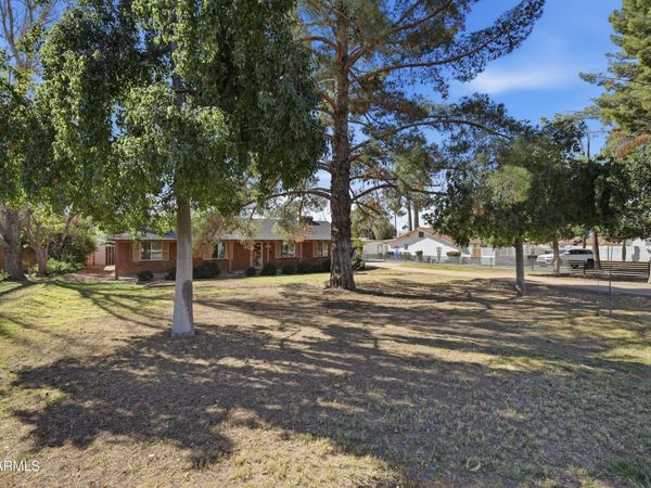 3223 E WELDON Avenue, Phoenix, AZ 85018