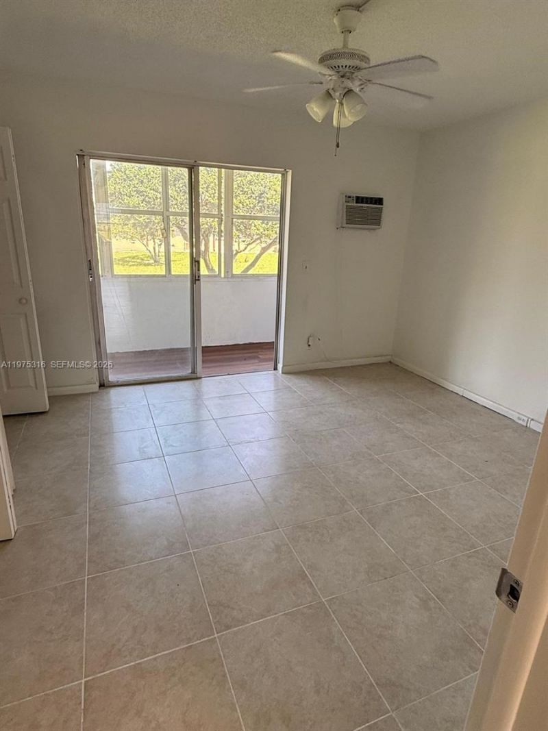 210 Canterbury J, Unit 1, West Palm Beach, FL 33417 Photo