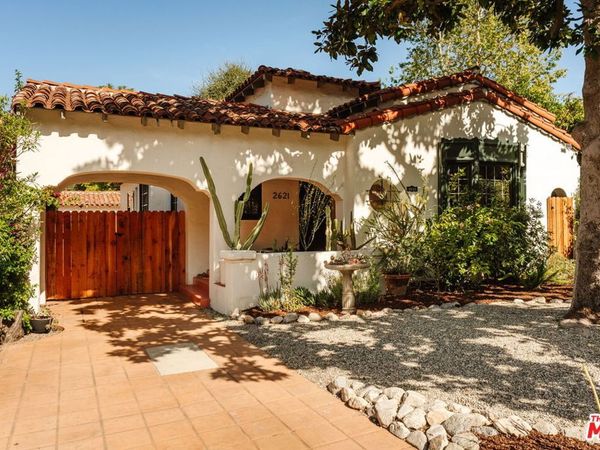 2621 E Glenoaks Boulevard, Glendale, CA 91206