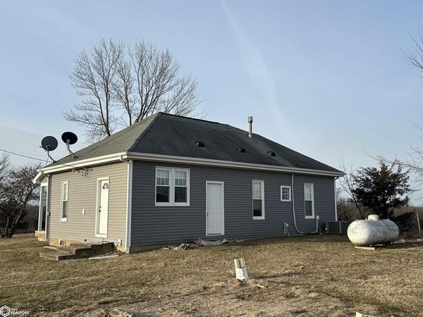 21527 165th Street, Birmingham, IA 52535