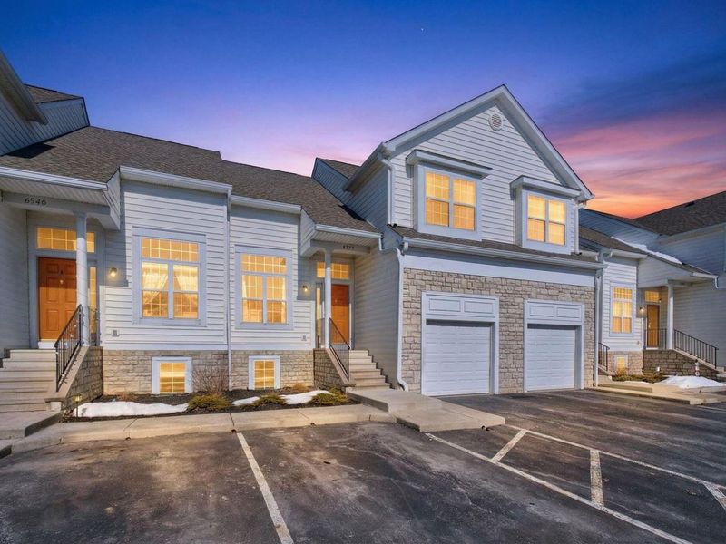 6942 Churchill Downs Drive, Unit 40, New Albany, OH 43054 Photo 1