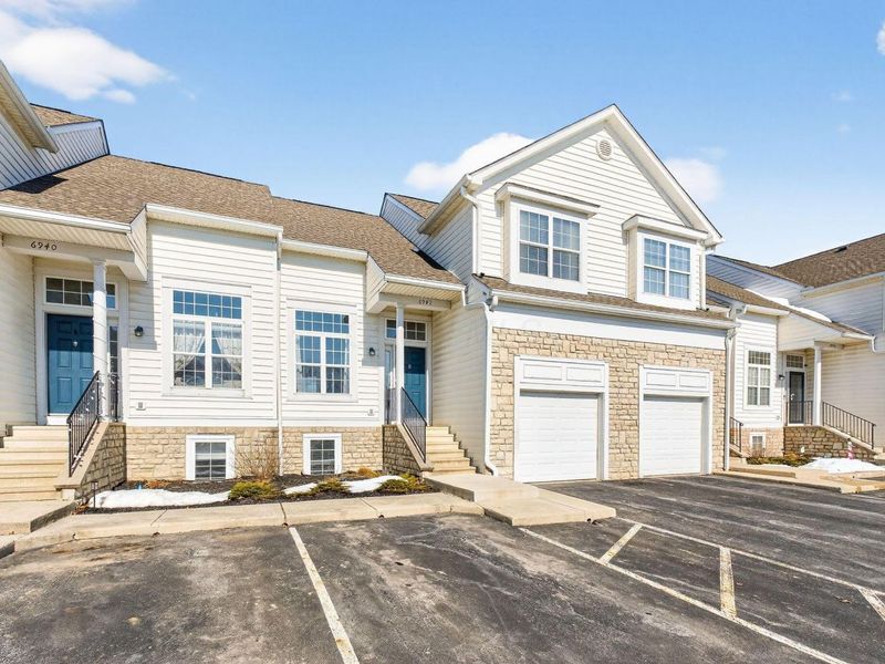 6942 Churchill Downs Drive, Unit 40, New Albany, OH 43054 Photo 2