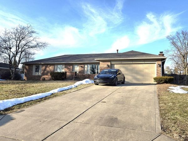 810 Padre Lane, Greenwood, IN 46143