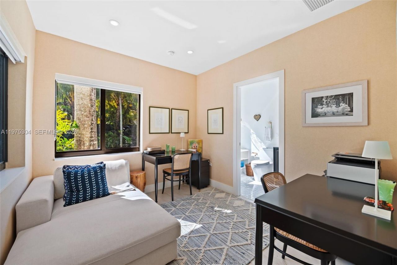 740 NE 76th St, Miami, FL 33138 Photo